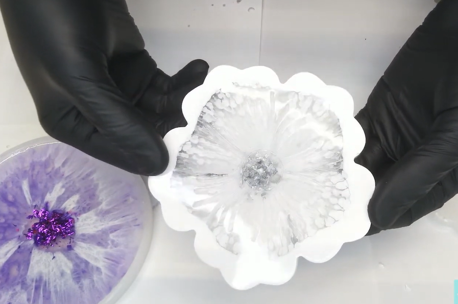 Odlévání podtácku z pryskyrice