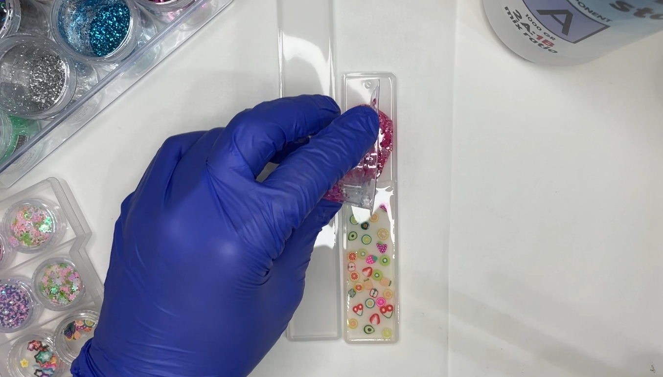 Výroba záložky z pryskyřice