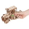 Dřevěná 3D stavebnice — traktor Belarus-82.3 s pluhem