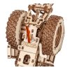 Dřevěná 3D stavebnice — traktor Belarus-82.3 s pluhem