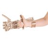 Dřevěná 3D stavebnice — kybernetická ruka