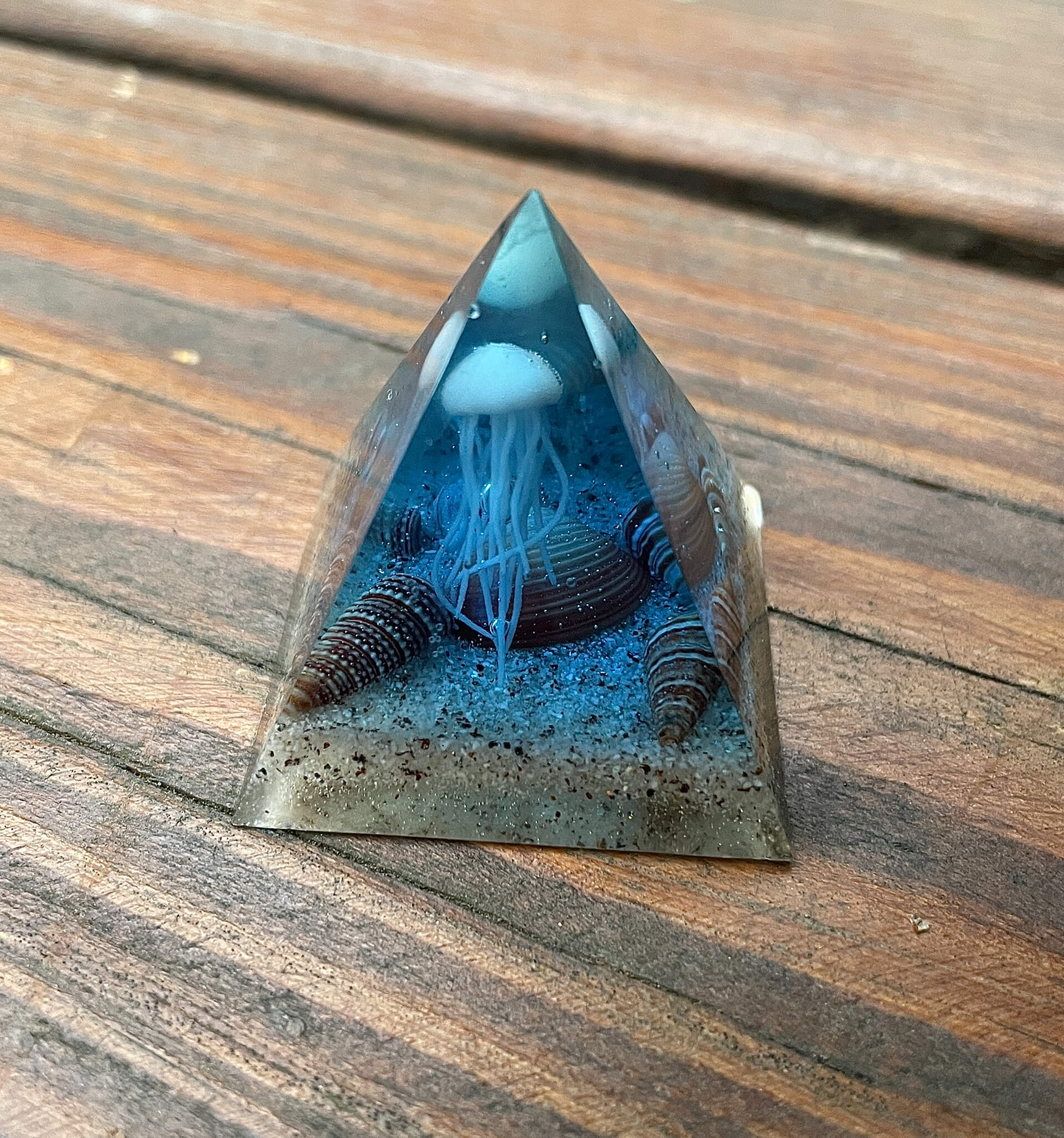 Pyramída z epoxidovej živice