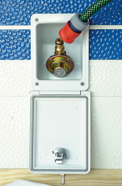 Městská vodovodní přípojka bílá