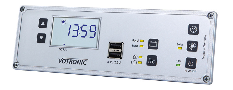 Solární počítač s kombinovaným panelem LCD