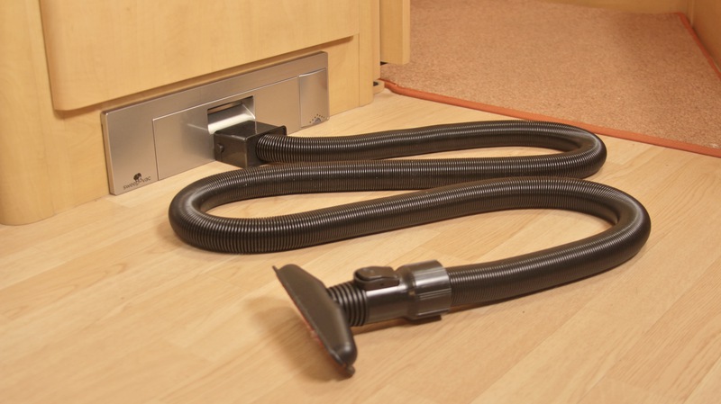 Vestavěný vysavač 650W - Sweepovac