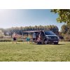 Markýza Thule Omnistor 5102 pro VW T5/T6 s C-lištou na vozidle