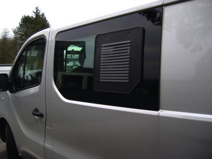 Vetracia mriežka pre posuvné okno vľavo Ren.Trafic Opel Vivaro od 2014 (Varianta Ventilace g.Renault Opel re)