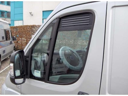 Vetracia mriežka dverí kabíny vodiča - Iveco Daily (Varianta Ventilačná súprava Iveco z roku 2014)