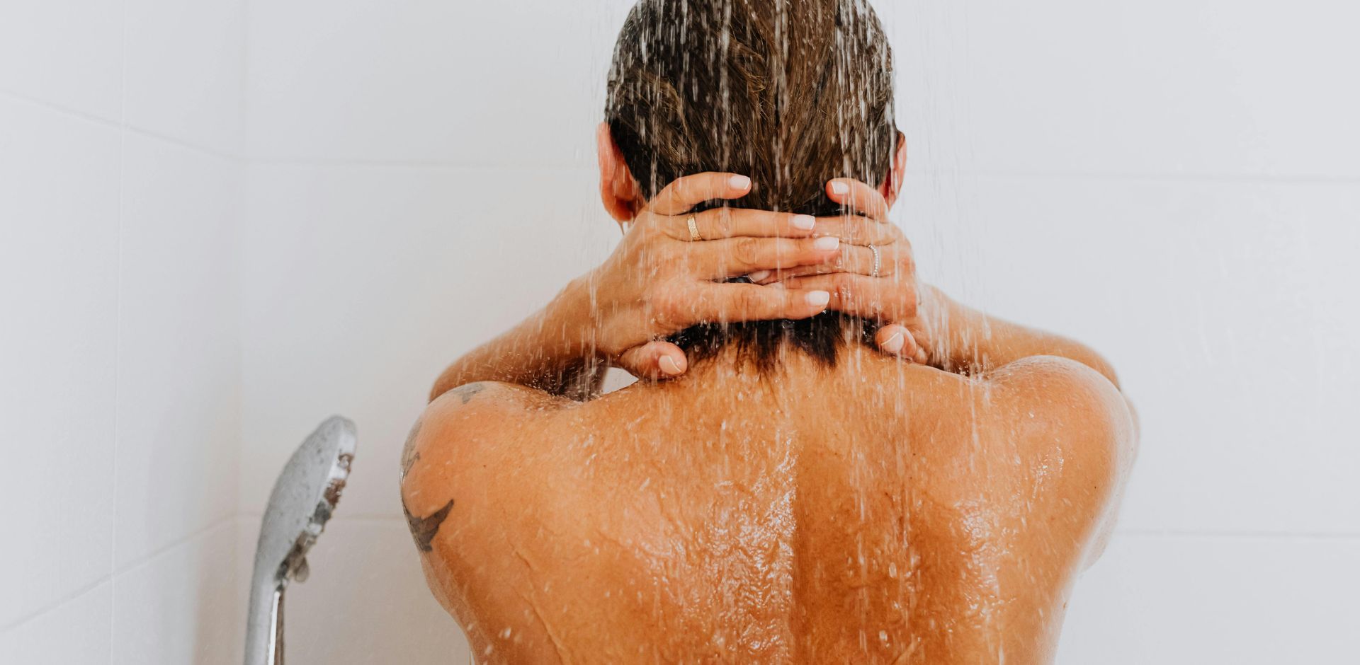 7 důvodů, proč otužování podporuje hubnutí