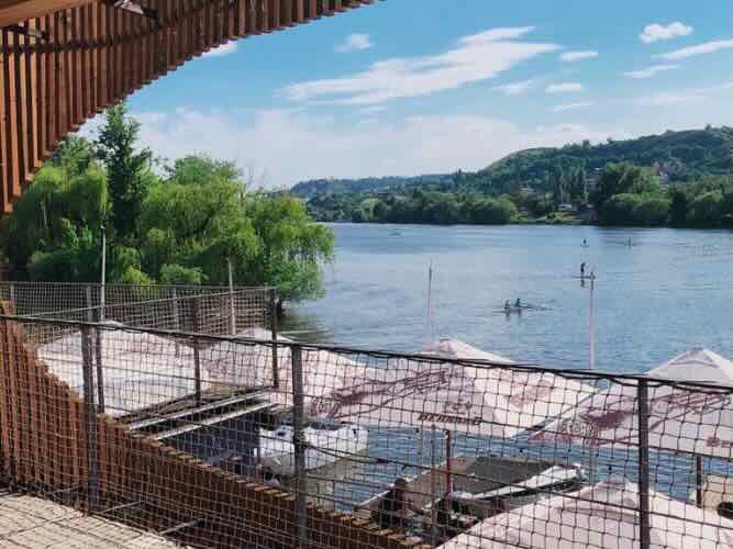 Vstup k restauraci Podolka