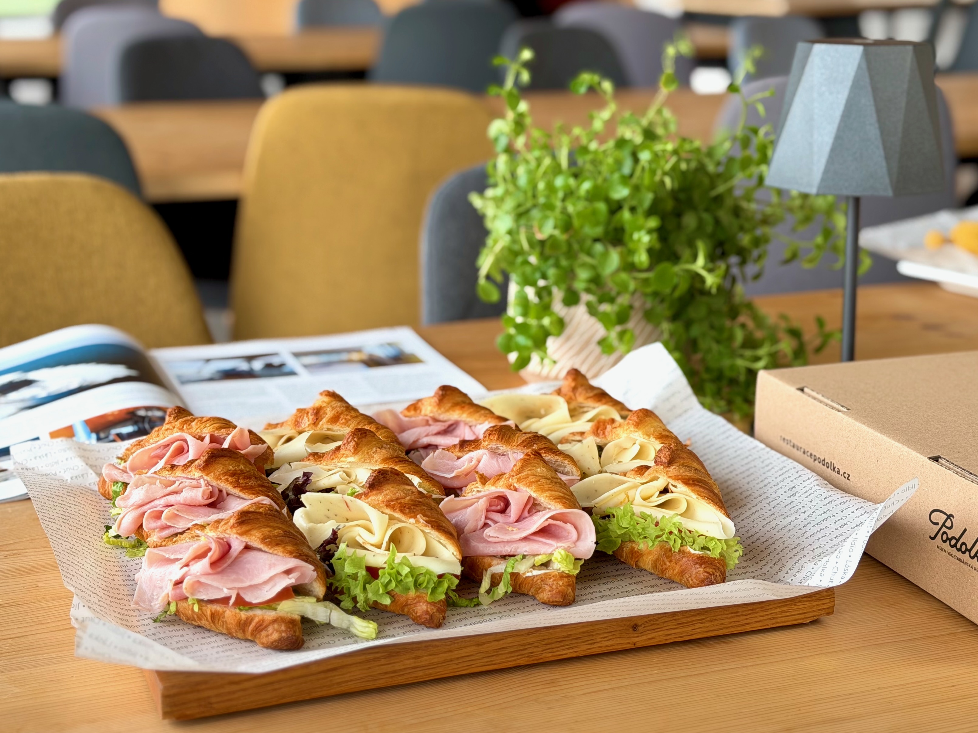 Office catering Podolka připravený pro firemní meeting nebo kancelář