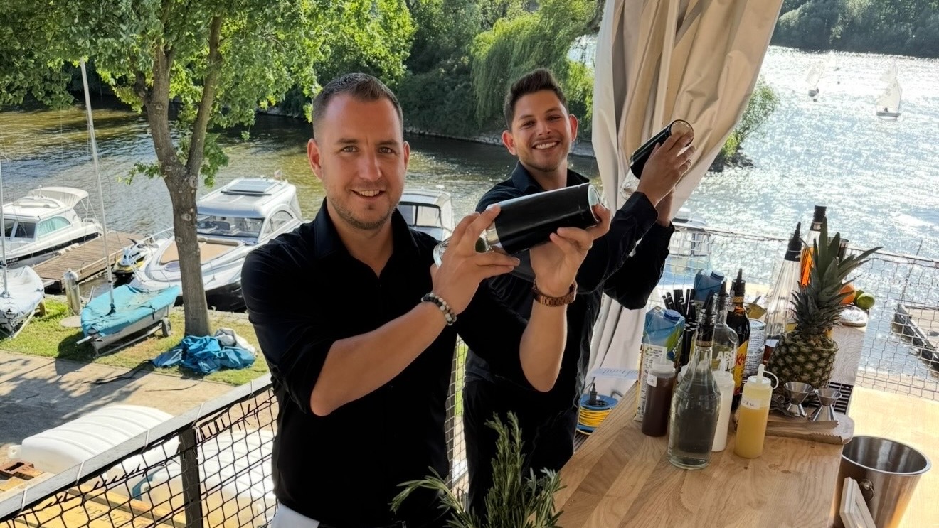 Cocktail workshop v Podolce – teambuilding Praha s koktejly