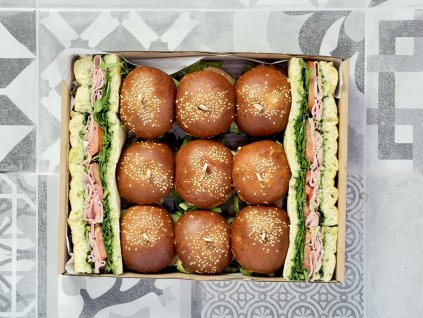 Focaccia s mortadellou podávaná na svatebním cateringu Podolka
