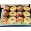 Cateringový box s bagely a miniburgery připravený pro firemní akci Podolka