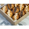 Croissanty hořká čokoláda a slaný karamel připravené pro office catering Podolka