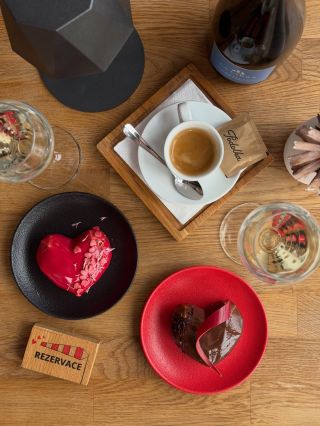 Valentýn je za rohem… chystáte se se svou drahou polovičkou někam na romantickou oslavu? ♥️