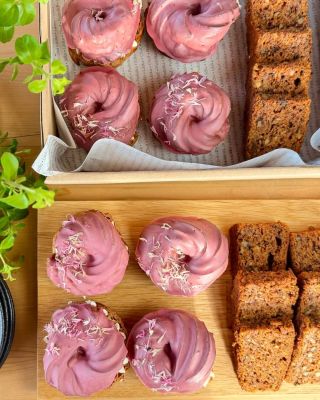 Plánujete občerstvení na firemní snídani, meeting nebo třeba domácí oslavu? Sladký box s 8× smetanovým věnečkem s...