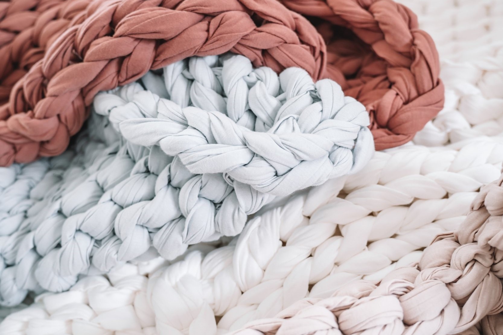 Jak vybrat správnou zátěžovou deku podle vašich potřeb?