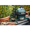 Big Green Egg mini otvorene v lese