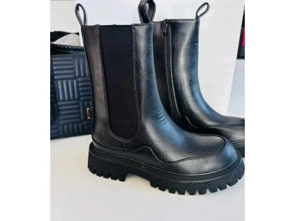 Vysoké čierne topánky