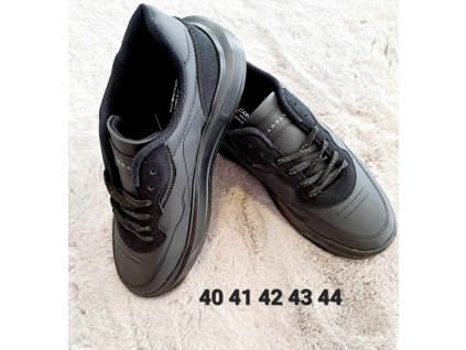 Čierne pohodlné tenisky