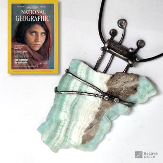 Vrásky naděje šperk s příběhem ze série Příběhy z fotobrašny, k poctě fotografa Steva McCurryho modrý aragonit...