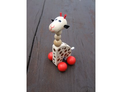 Žirafa na kolečkách