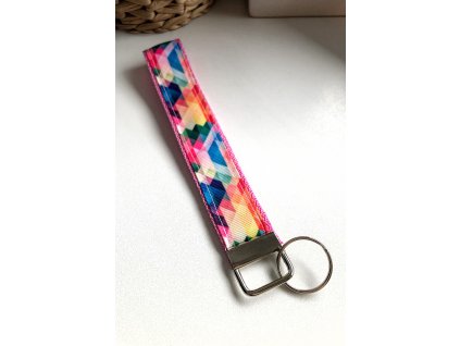 Poutko na klíče - náramek ke klíčům - barevné trojúhelníky na růžové