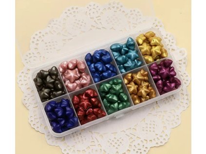 Sada pečetních vosků ve tvaru hvězdiček tmavá v boxu - cca 150 ks