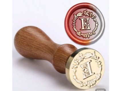 pečetidlo s písmenem E a rukojetí