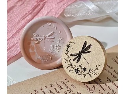 kovové pečetidlo vážka