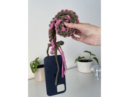 Popruh na mobil strawberry matcha