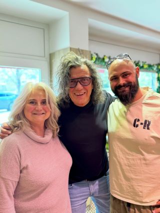 Dnes jsme měli milou návštěvu z řad známých tváří!🤩 Děkujeme za nákup, doufáme, že nebyl poslední!🕺 Těšíme se příště.❤️ Tě...