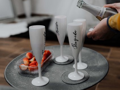 Skleničky na šampaňské