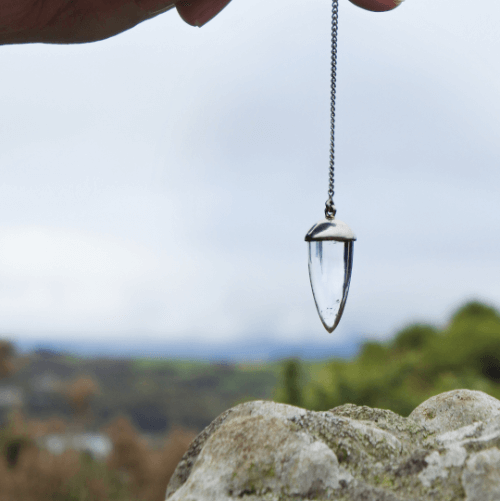 Terapie kyvadlem - jak vám může pomoci?