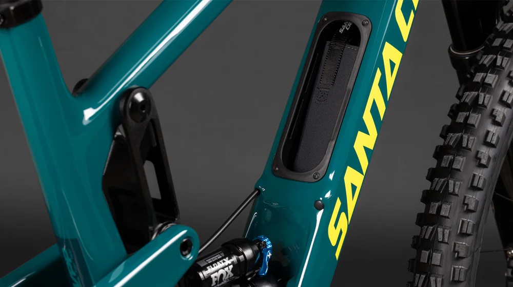 25-Hightower_Glovebox_c5b55398-e0e9-4468-a4d1-fe5197208898