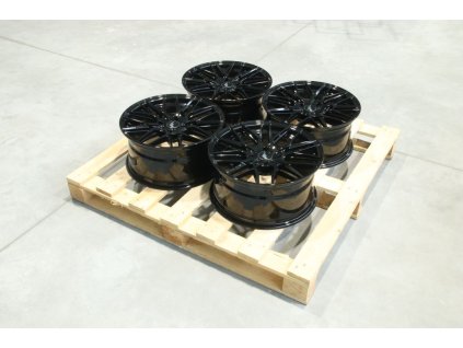 Set of JR28 17x8 ET35 4x114,3 Gloss Black (PCD 4x114.3, ET 35, Rozměr 17x8)