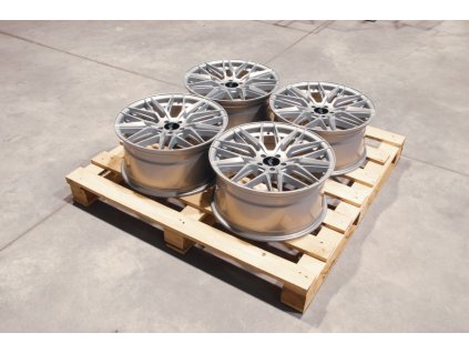 Set of JR28 18x8,5 ET40 5x100 Gloss Silver (PCD 5x100, ET 40)