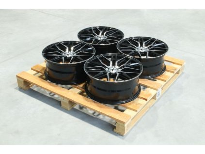 Set of JR28 18x7,5 ET40 5x114,3 Gloss Black Machined Face (PCD 5x114.3, ET 40)