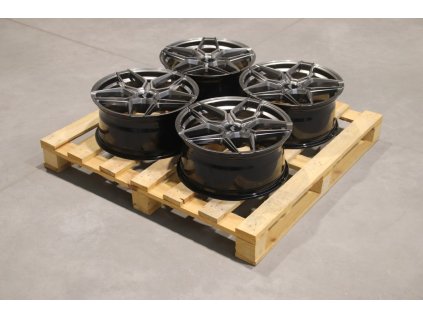 Set of JR34 18x8 ET35 5x114,3 Hyper Black (PCD 5x114.3, ET 35)