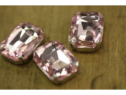 Skleněný obdélníkový kamínek