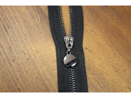 Černý zip s tmavým kovem, 16cm, 55cm