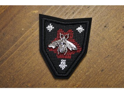 Černá nažehlovací aplikace s mouchou