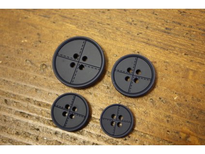 Čtyřdírkový modrý knoflík se štepem