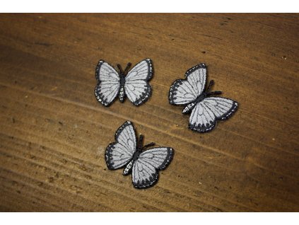 Nažehlovací aplikace "šedý motýlek"