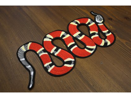 Nažehlovací aplikace ve tvaru hada, a la Gucci