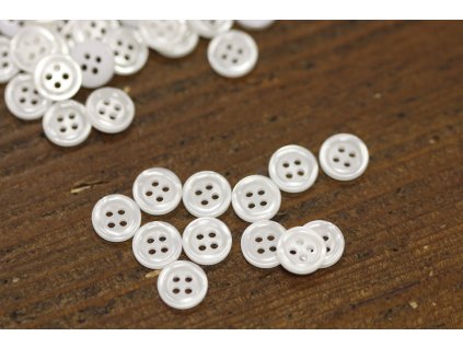 Bílý košilový knoflík s prolisem, 10mm