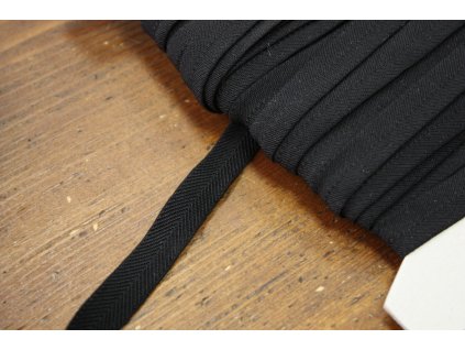 Černá měkká guma se vzorem rybí kost, 11mm