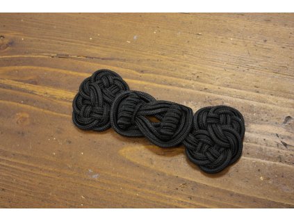 Černé textilní zapínání, čamara