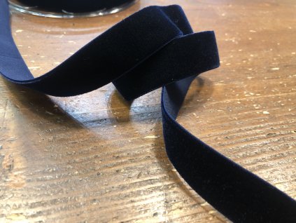 Tmavě modrá sametová guma, 22 mm